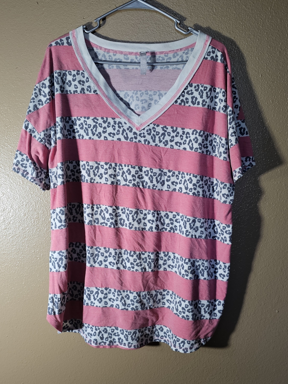 Pink And Leopard Print Striped V-Neck T-shirt Women's Size 1X Plus